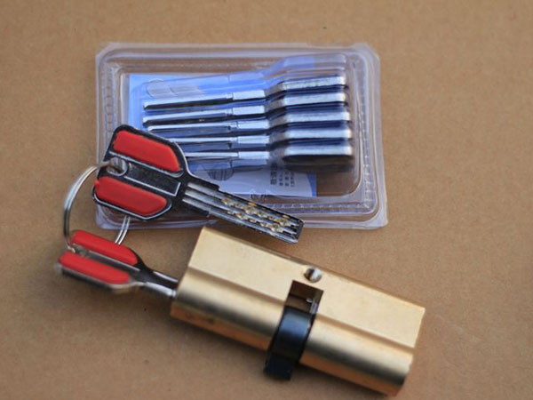 东方24小时上门开锁公司