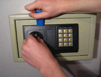 东方24小时上门开锁公司